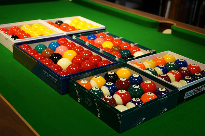 Complete Vintage Set of 1.5 Mini Pool / Billiard Balls and
